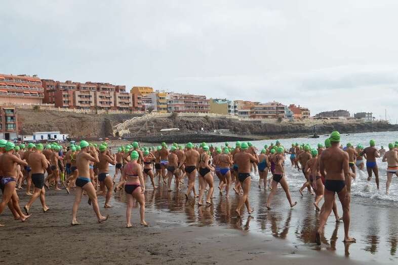 Participantes en la salida de la prueba el pasado año en Melenara (Foto TA)
